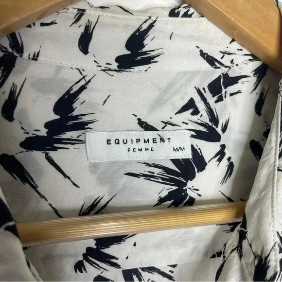 Equipment Femme 100% Silk Button Down Career Shirt Size Medium - Picture 5 of 7